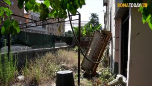 VIDEO | Degrado, spaccio e microcriminalità: dentro le palazzine sgomberate al Mandrione