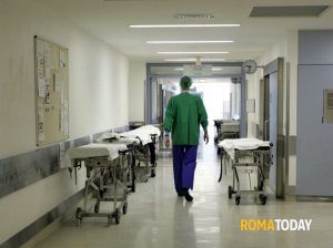 Ruba il portafoglio a un paziente ricoverato in ospedale: arrestato un 59enne
