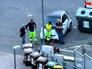 Crea disagi alla circolazione e alle piazze: a Balduina spunta "Ostacoloman"