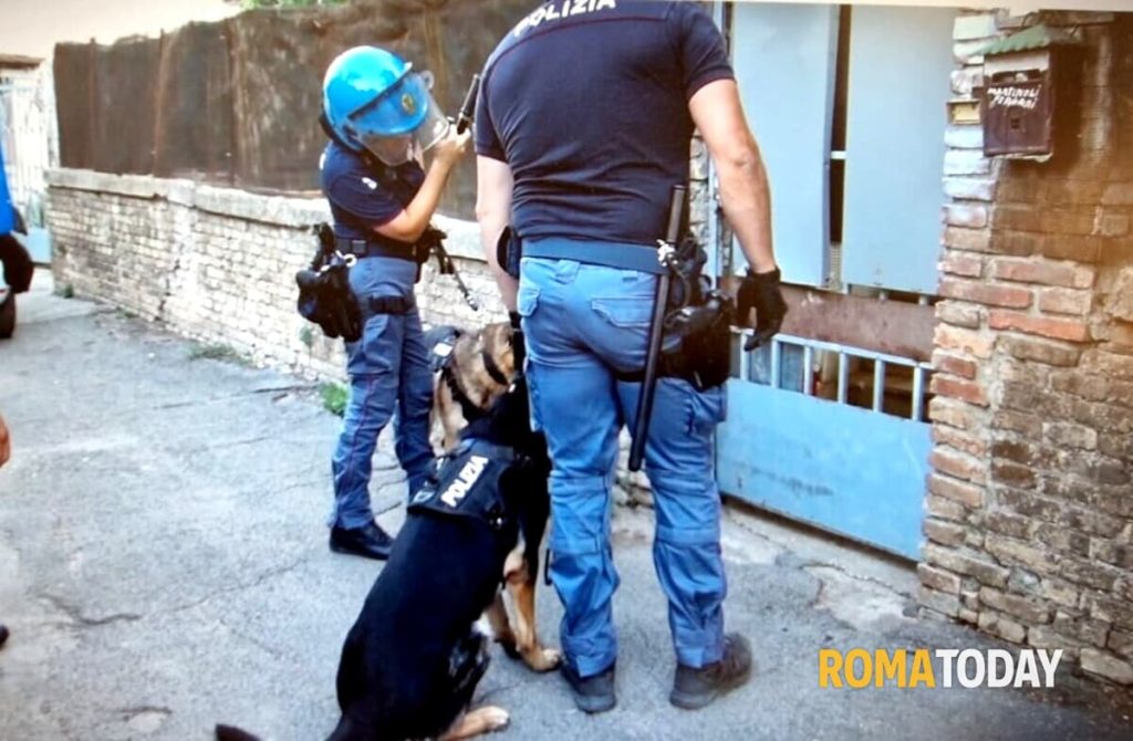 Cinque colpi in un mese: rapinatore seriale scovato nell'occupazione del Mandrione