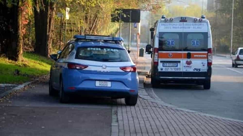 Litigano per soldi, poi gli spara al torace e alle gambe dopo averlo inseguito in auto