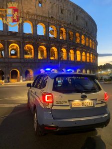 Parcheggiatore abusivo accoltellato a due passi dal Colosseo