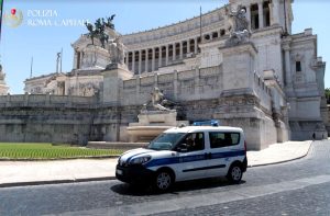 Anziano malato di Alzheimer si allontana da casa, ritrovato vicino all'Altare della Patria