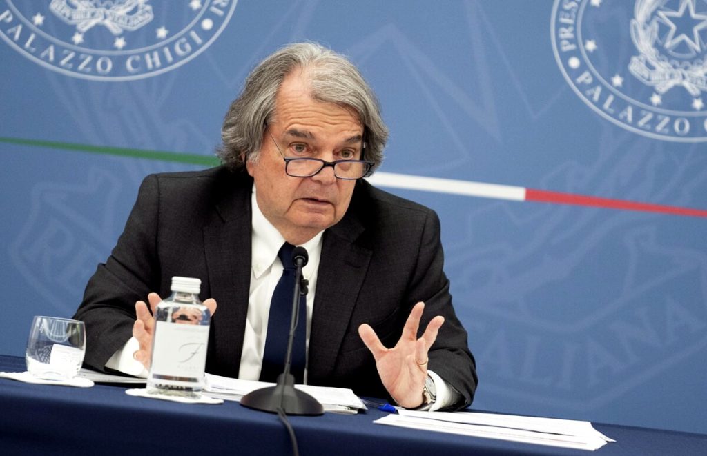 Una banda ha rubato due trattori dalla azienda agricola di Renato Brunetta, colpo da 80 mila euro
