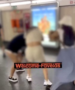 VIDEO | Rissa tra bande di borseggiatori in metro, gli arresti non fermano le violenze