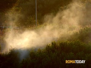 Odore acre e tossico a Casalotti. "Temiamo per la nostra salute"