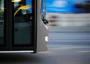 "Mezzi fatiscenti e lavoratori in pericolo". Appalto nuovo, problemi vecchi per i bus periferici di Roma