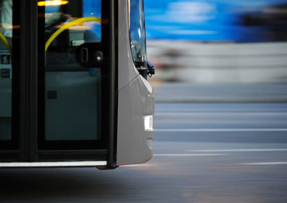 "Mezzi fatiscenti e lavoratori in pericolo". Appalto nuovo, problemi vecchi per i bus periferici di Roma