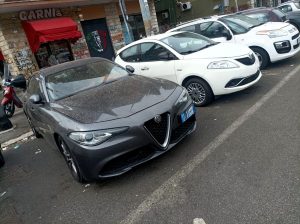 Sabbia del Sahara piove di nuovo su Roma. Auto e motorini si tingono di giallo