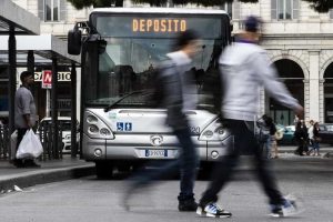 Scioperi a Roma, domenica nera per i trasporti. A rischio metro, autobus e treni