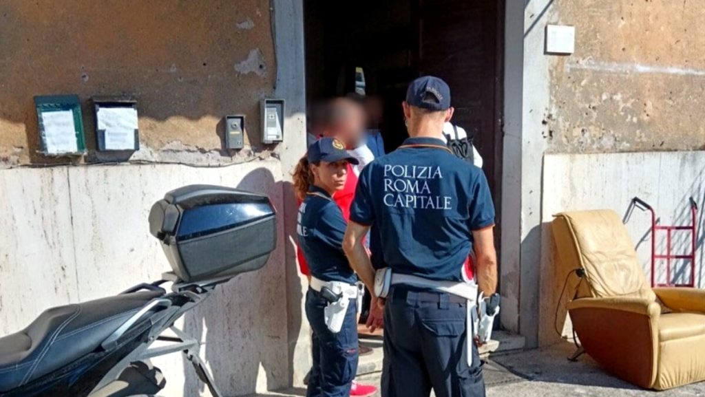 Ex casa del fascio, dopo l'incendio arriva lo sgombero dell'ex Gil di Portuense