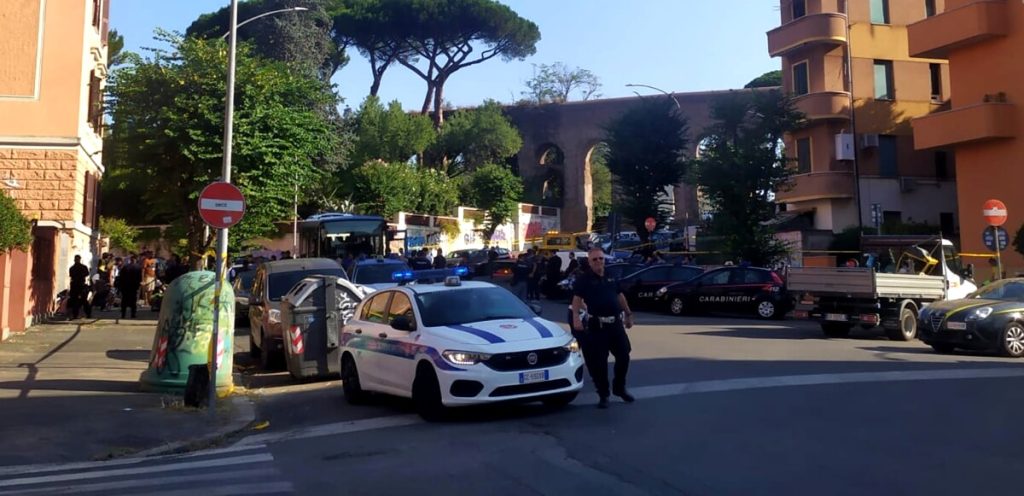 Maxi operazione al Mandrione, sgomberati e liberati dopo 2 anni gli immobili di Rfi. Bloccati i treni