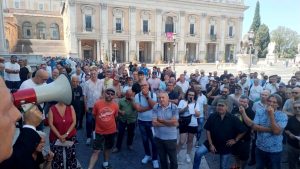 Le nuove licenze taxi si potranno acquistare a rate ma ai precari non basta: "Pronti a impugnare il bando"