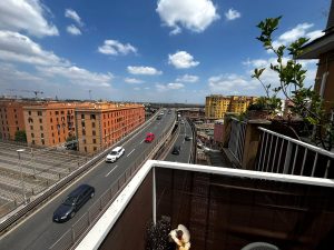 Cosa vi siete persi questa settimana su Dossier: chi vive sulla sopraelevata, Roma lavatrice dei clan, il lutto impossibile