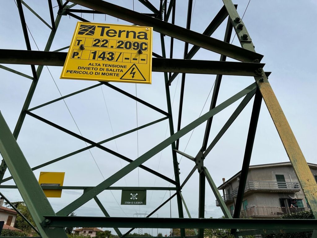 Valle Muricana, raccolte mille firme per chiedere l'interramento dei cavi dell'alta tensione