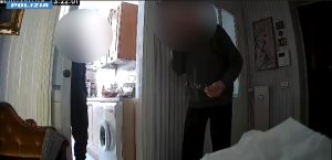 Truffe seriali agli anziani: esattori, promotori e telefonisti. Il centralino a Napoli. Dieci arresti