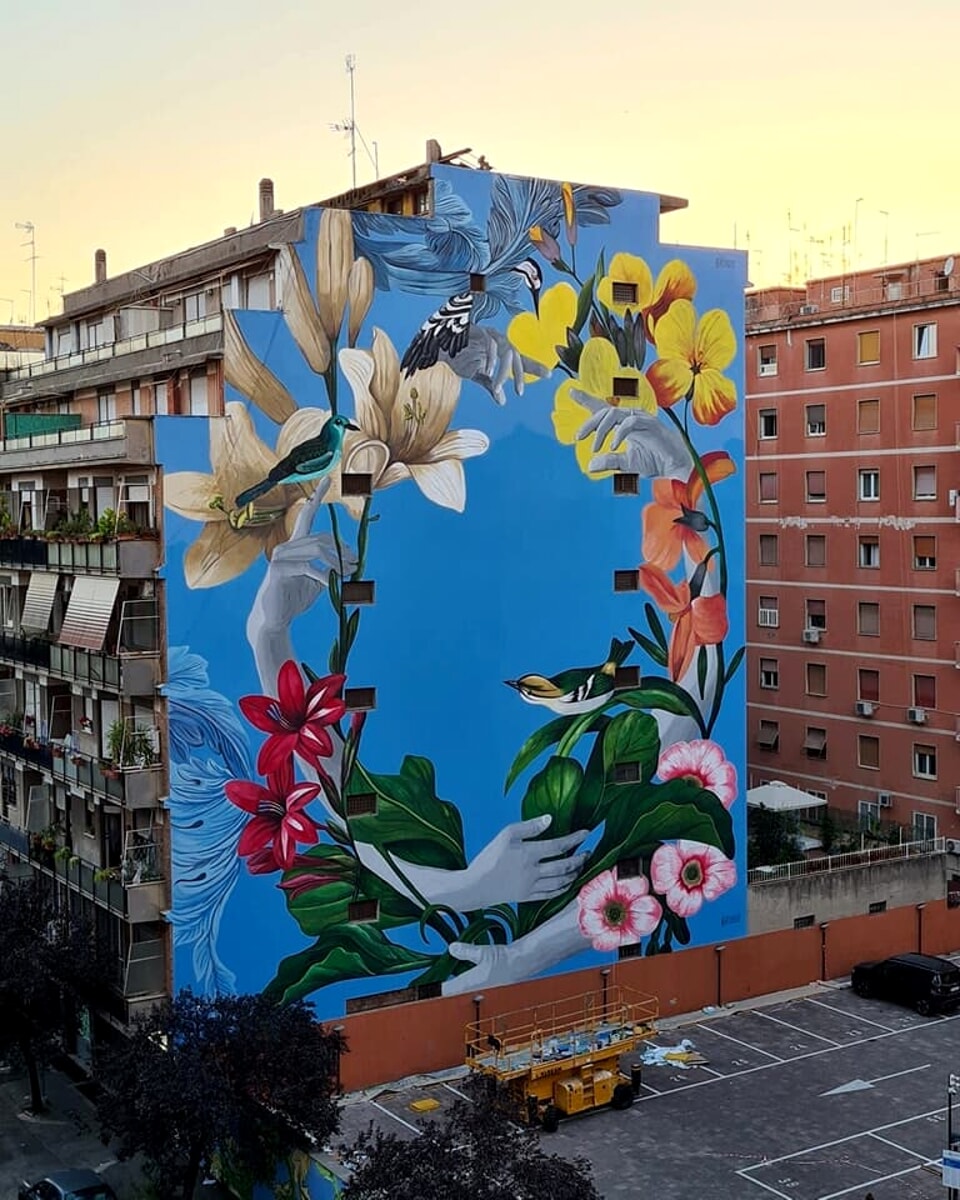Un maxi murale al quartiere Africano, l'artista: "Indaga il rapporto tra natura e arte"