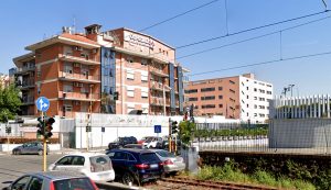 Dottoressa del pronto soccorso rapinata vicino all'ospedale