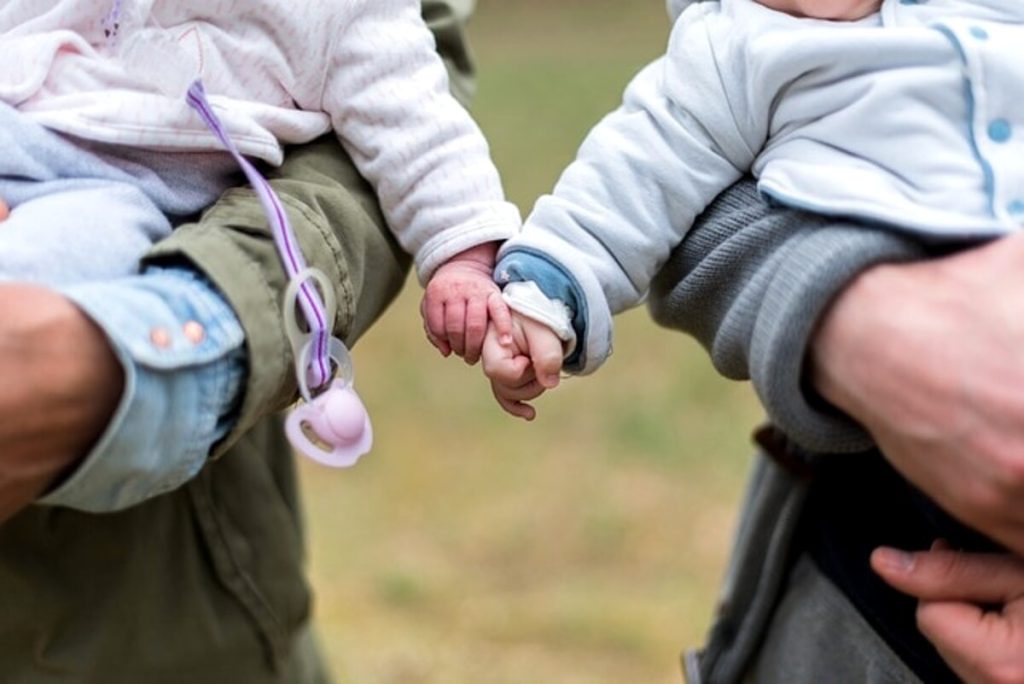 Viaggiare con neonati e bambini di pochi mesi: il decalogo della società italiana di pediatria