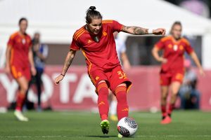 Lazio-Roma 2-2: Linari pareggia nel recupero il derby femminile al Fersini