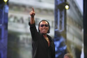 Venditti insulta per errore una ragazza disabile poi si scusa: "Non sono un mostro"