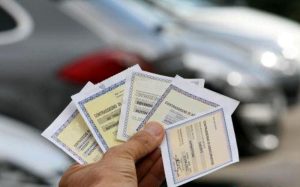 Assicurazione auto, stangata per i romani: in un anno aumenti fino a 77 euro