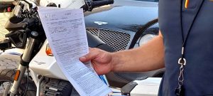 Girava su Bentley e Ferrari con targhe contraffatte: così evitava di pagare 600 multe ricevute