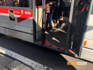 Lavori a Palmarola: cambia il percorso dei bus 998 e n913. Tutte le informazioni