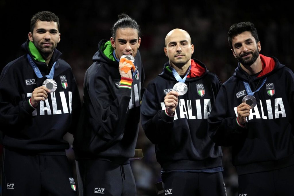 Guillaume Bianchi argento alle Olimpiadi: chi è lo schermidore romano protagonista nel fioretto a squadre