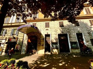 Il giallo dell’ex Cafè de Paris. Che ne sarà del vecchio bar dei vip che oggi rovina via Veneto