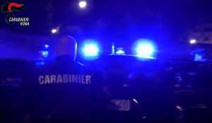 "Fammi vedere i bambini" e tenta di entrare nell'appartamento della ex, arrestato