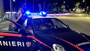 Ladro d'appartamento nasconde refurtiva nella spazzatura, scovato a Roma