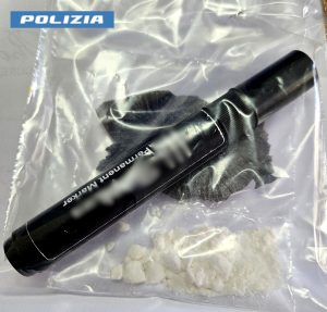 Un pennarello per nascondere la cocaina da spacciare