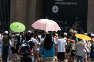 Si fanno un selfie vista Colosseo e vengono derubate della borsa