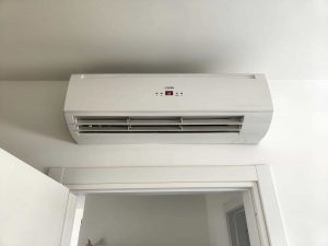 Roma, torna l'incubo dei blackout tra guasti e l'ipotesi di furti di cavi. I residenti: "10 ore senza corrente"