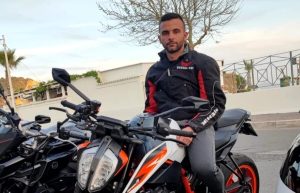 Cristiano Della Corte morto in un incidente stradale. Chi era il militare dell'Aeronautica con la passione per i motori