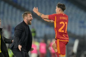 Roma, Joya a sorpresa. Dybala resta