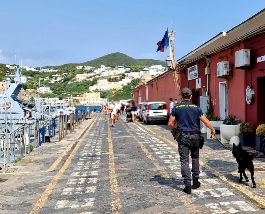 Da Roma a Ponza con la droga per le vacanze, nei guai ragazzi in gita con l'oratorio