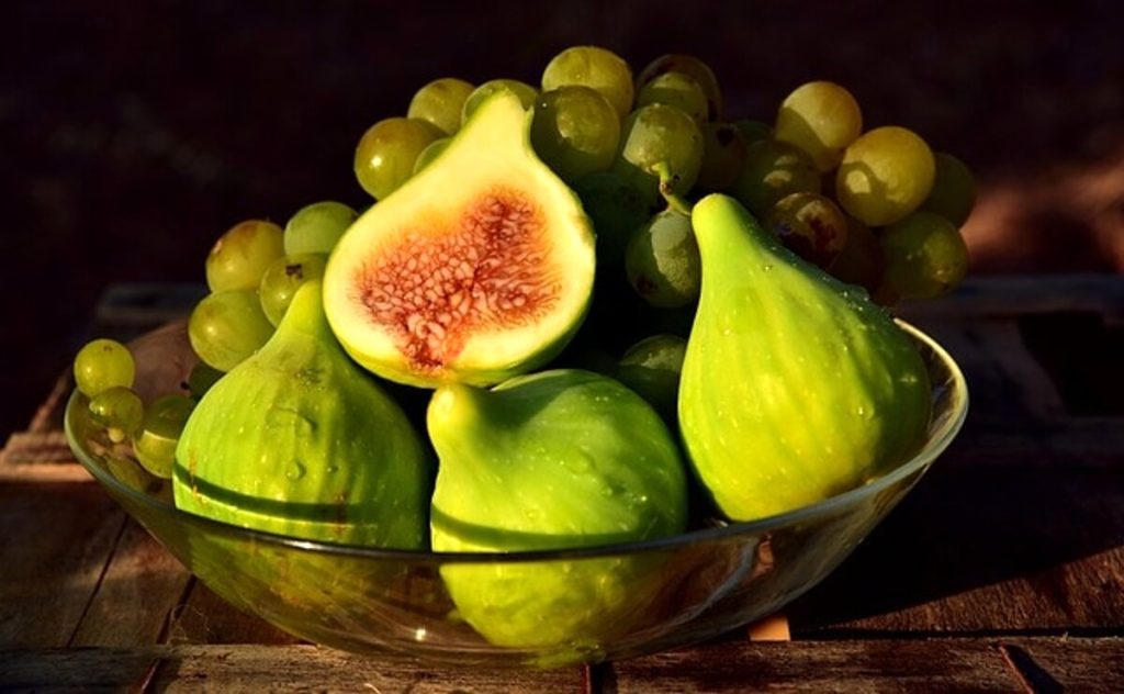 I fichi fanno bene alla salute? Proprietà e benefici del frutto dell’estate