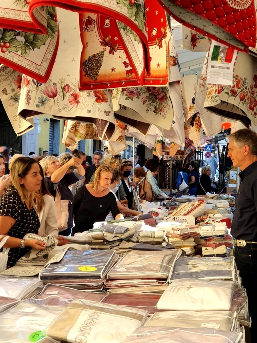 Gli Ambulanti di Forte dei Marmi a Marina di San Nicola e Santa Marinella