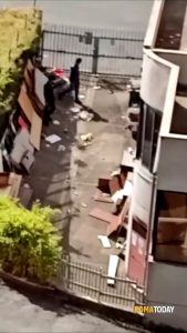 L'ex hotel Cinecittà discarica a cielo aperto. I cittadini filmano lo sversamento di rifiuti (Video)