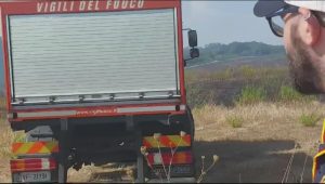 VIDEO | Incendio a Roma ovest, le immagini del rogo nella zona di Monte Carnevale