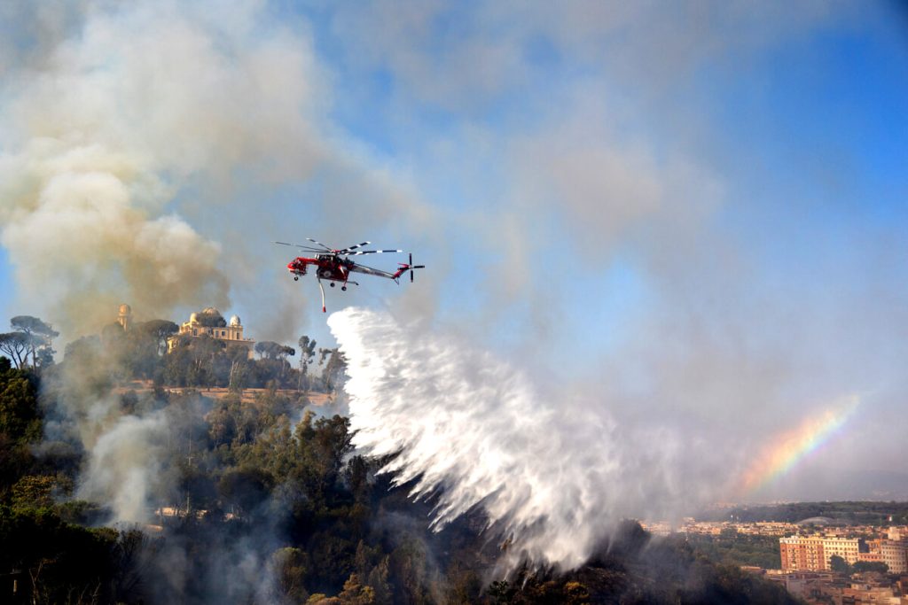 Incendio a Prati, dito puntato sugli accampamenti abusivi: "Così da dieci anni"
