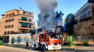 Incendio in Centro a Roma. Appartamento distrutto dalle fiamme