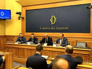 Furti nelle scuole, ci pensa la vigilanza privata: il municipio firma l’accordo con Italpol