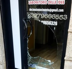 Danneggiata la sede M5S di Ostia: "Vile atto vandalico, si faccia subito chiarezza"