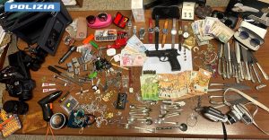 Ladri sulla Nomentana: in casa avevano una pistola rubata e una cassaforte forzata