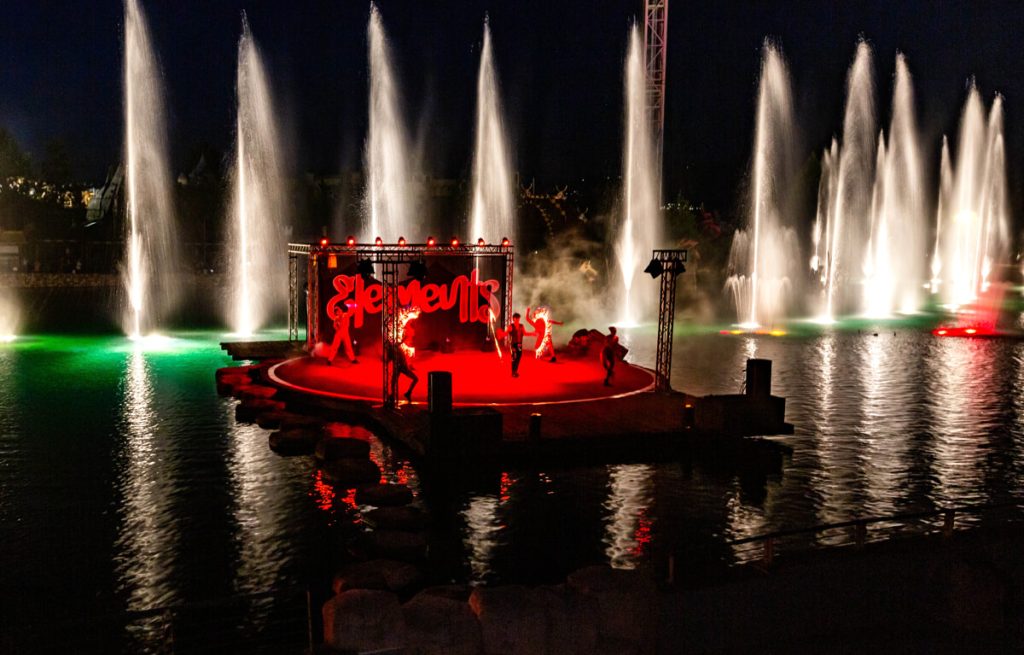 Ferragosto dura 15 giorni a MagicLand e MagicSplash: spettacoli, musica e party fluo