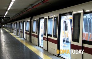 Ferragosto a Roma, gli orari delle metro e i bus deviati: tutte le informazioni