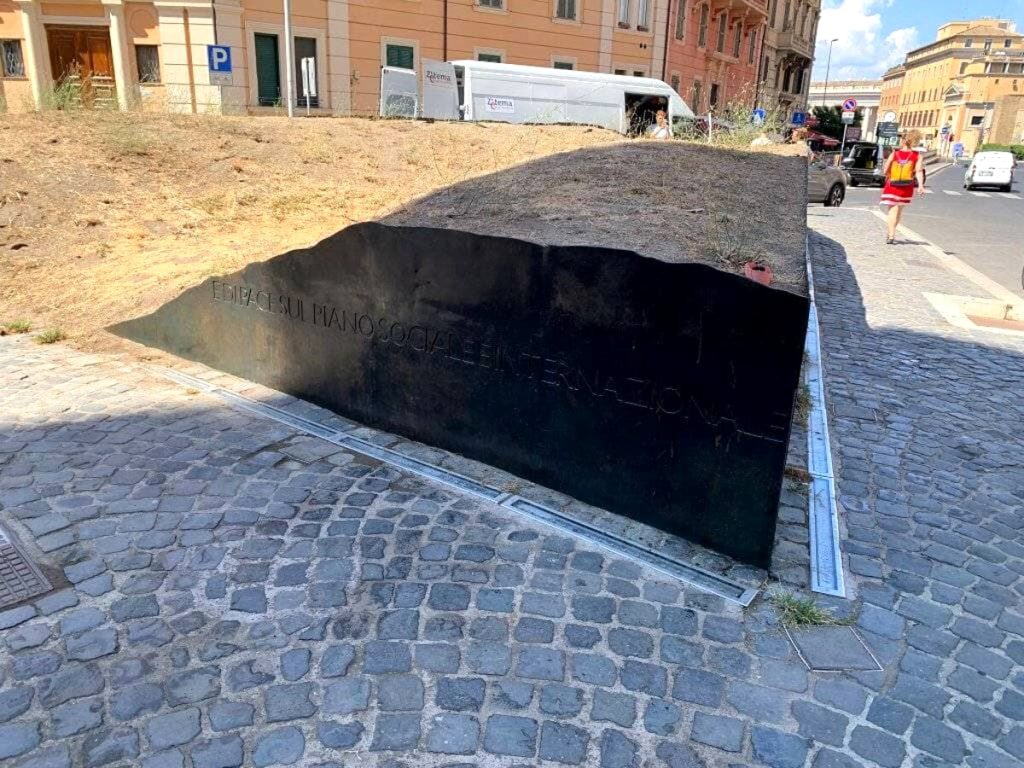 Il monumento dedicato ad Alcide De Gasperi si rifà il look